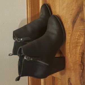 Black heeled booties, sz 6.5